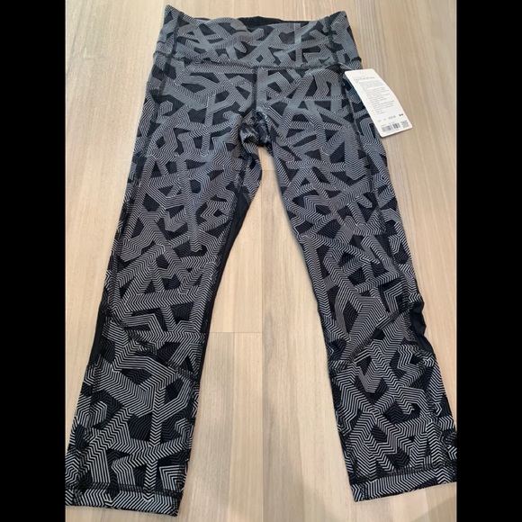 Lululemon Pace Rival HR Crop 22” - Picture 2 of 4